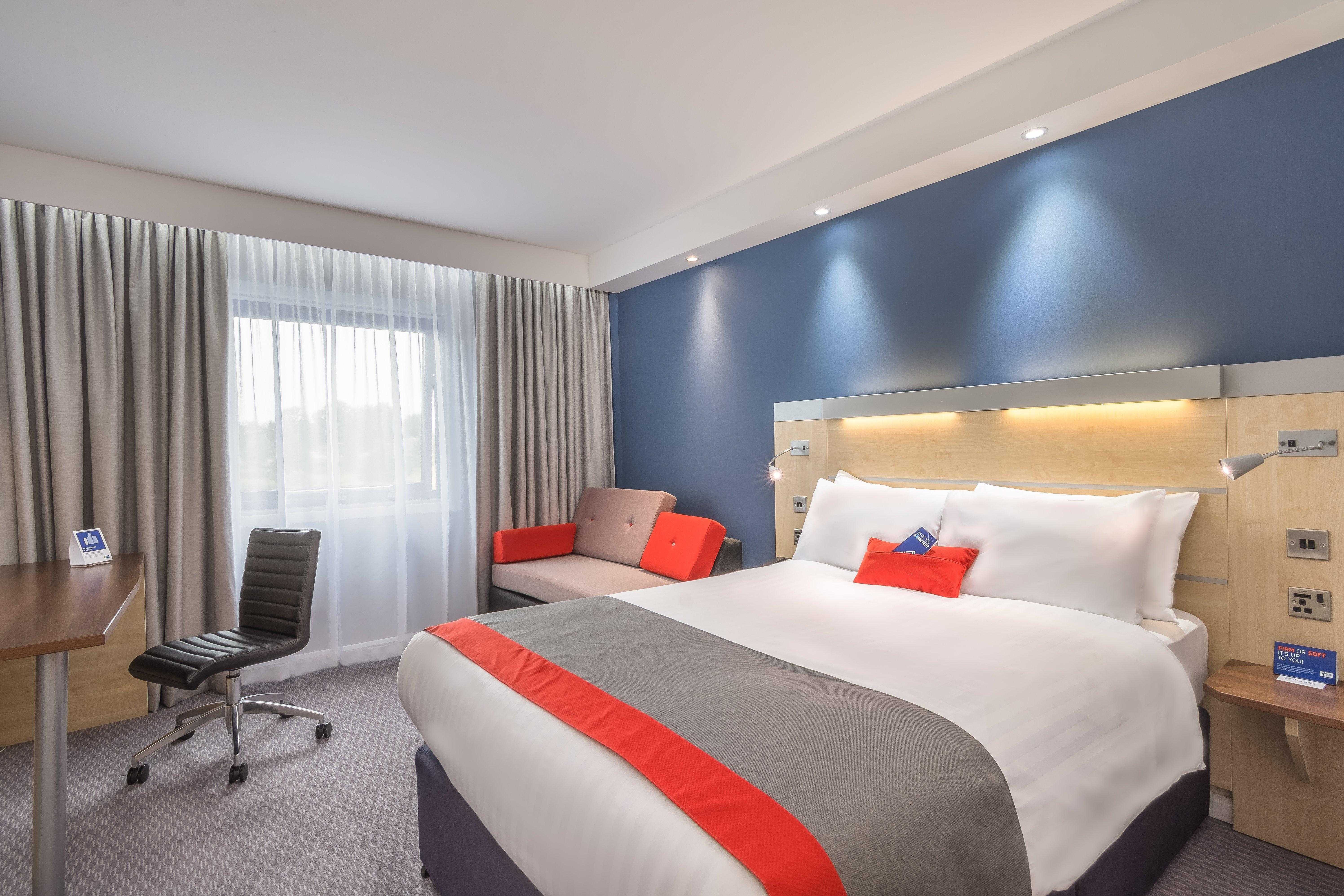 Holiday Inn Express Kettering By Ihg Exterior foto