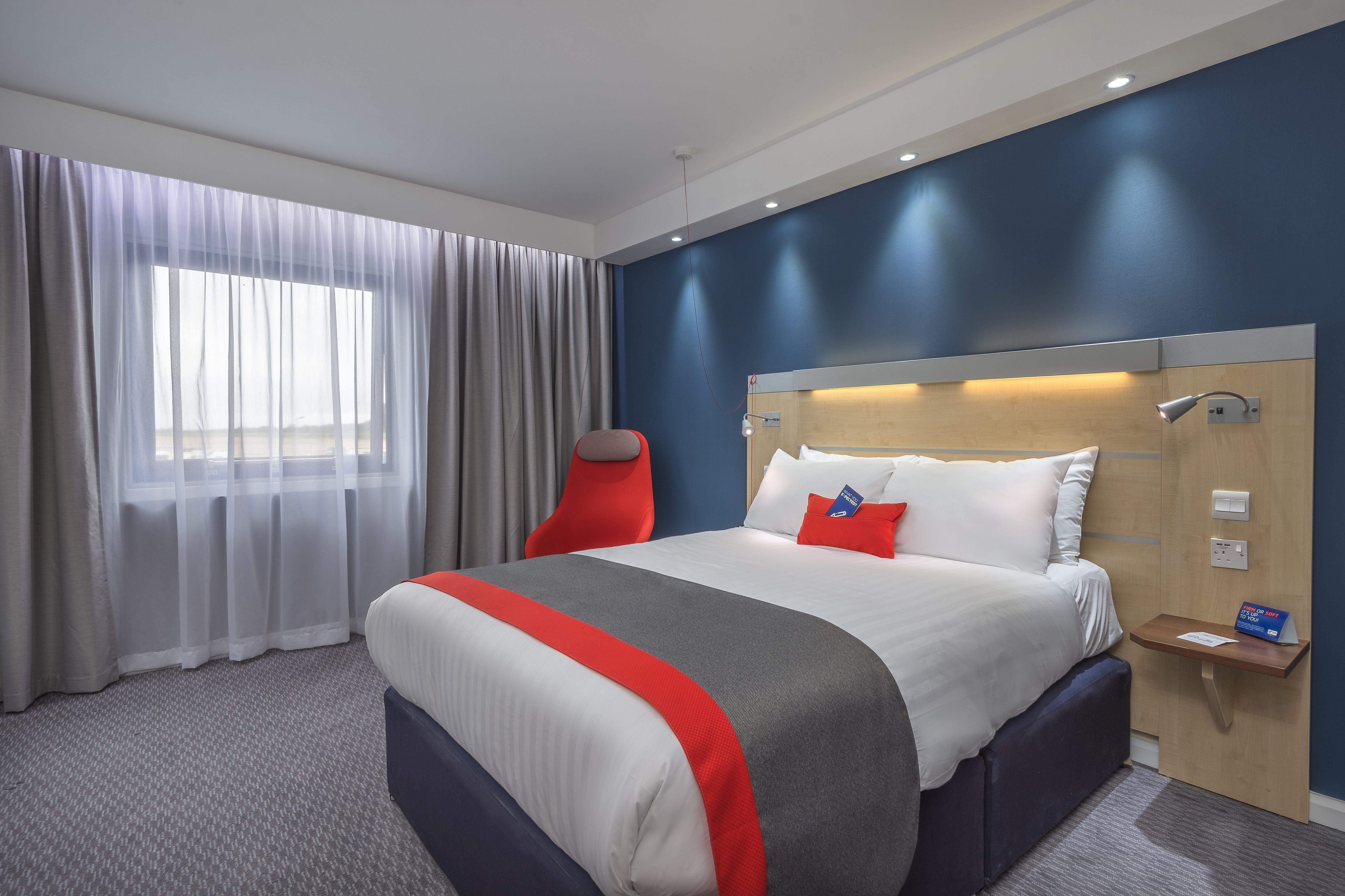 Holiday Inn Express Kettering By Ihg Exterior foto