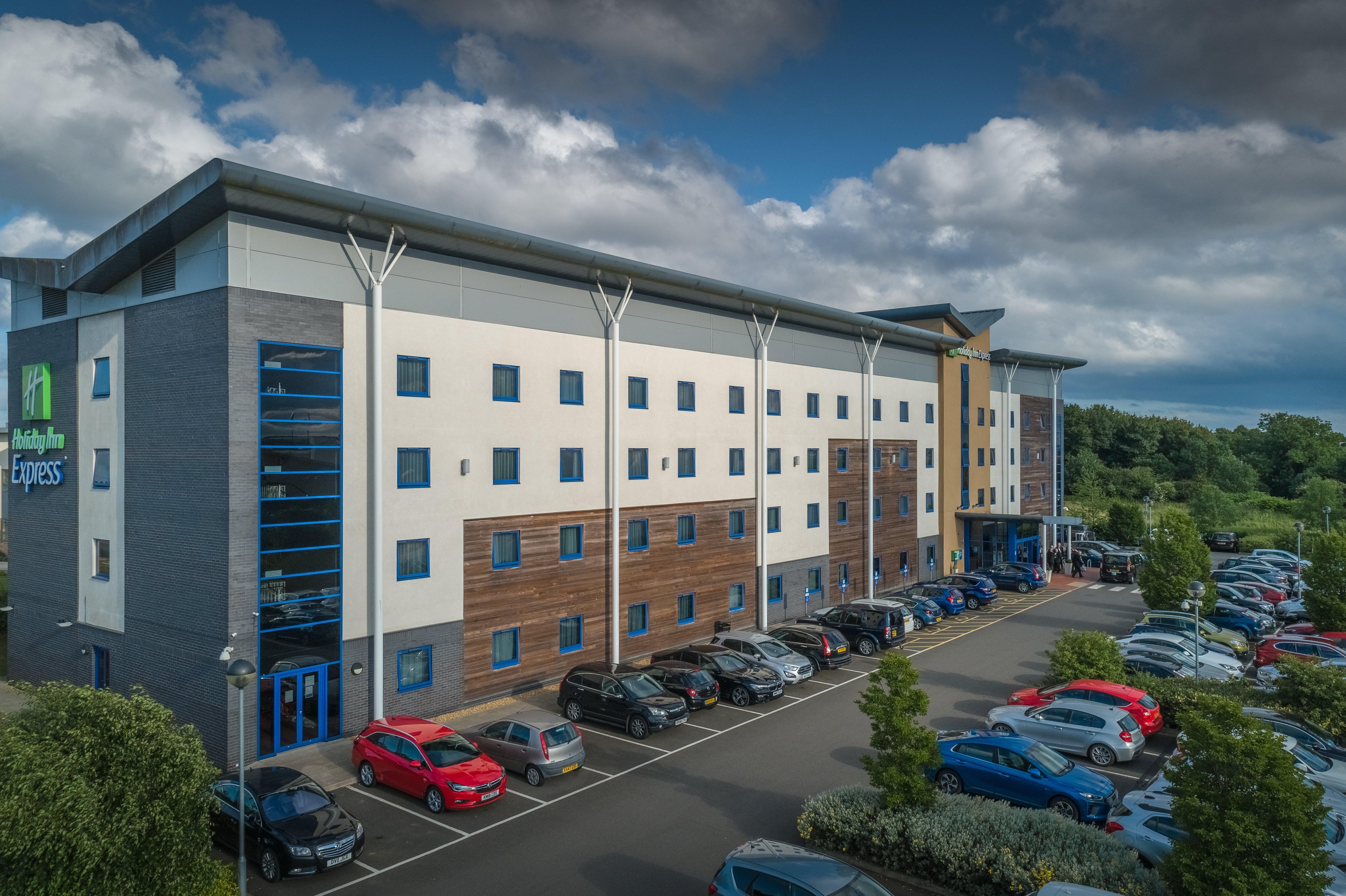 Holiday Inn Express Kettering By Ihg Exterior foto
