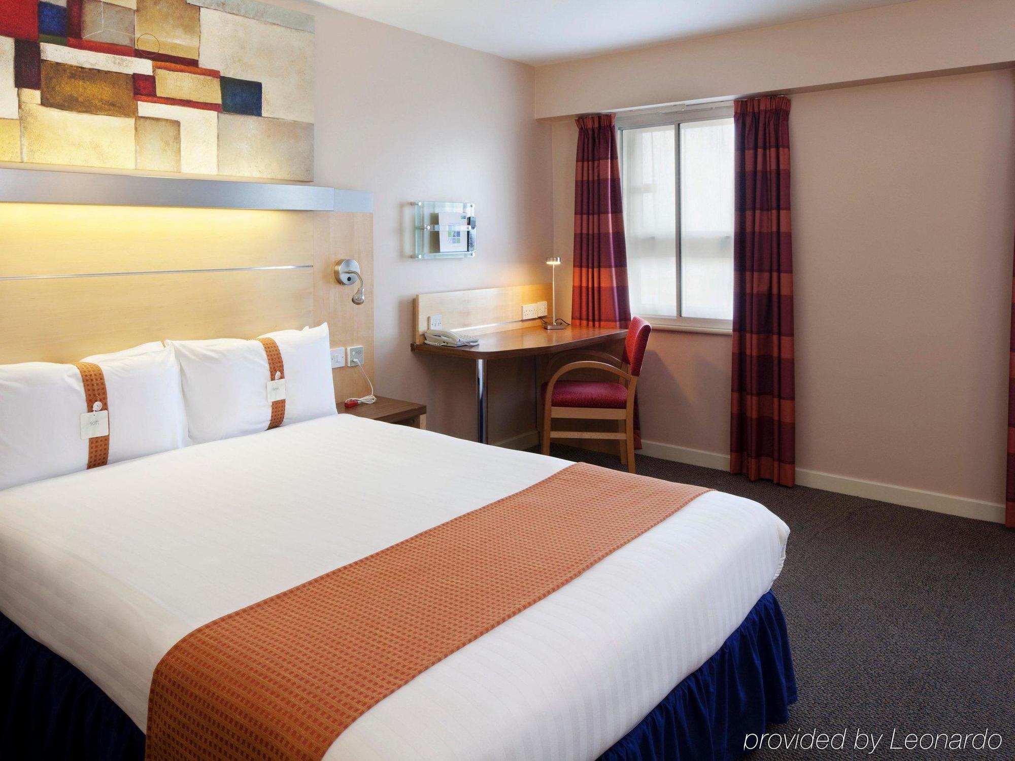 Holiday Inn Express Kettering By Ihg Exterior foto