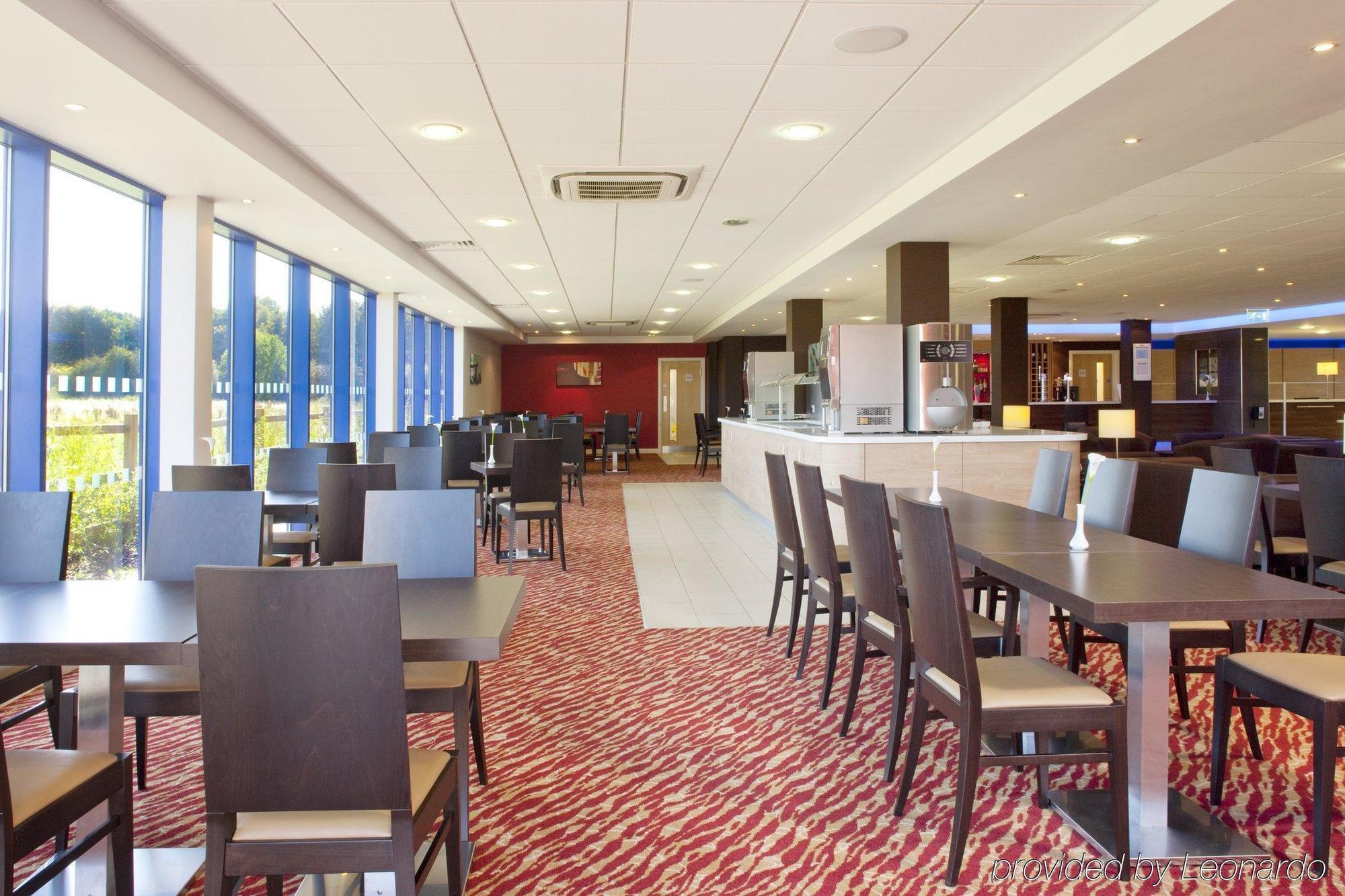 Holiday Inn Express Kettering By Ihg Exterior foto