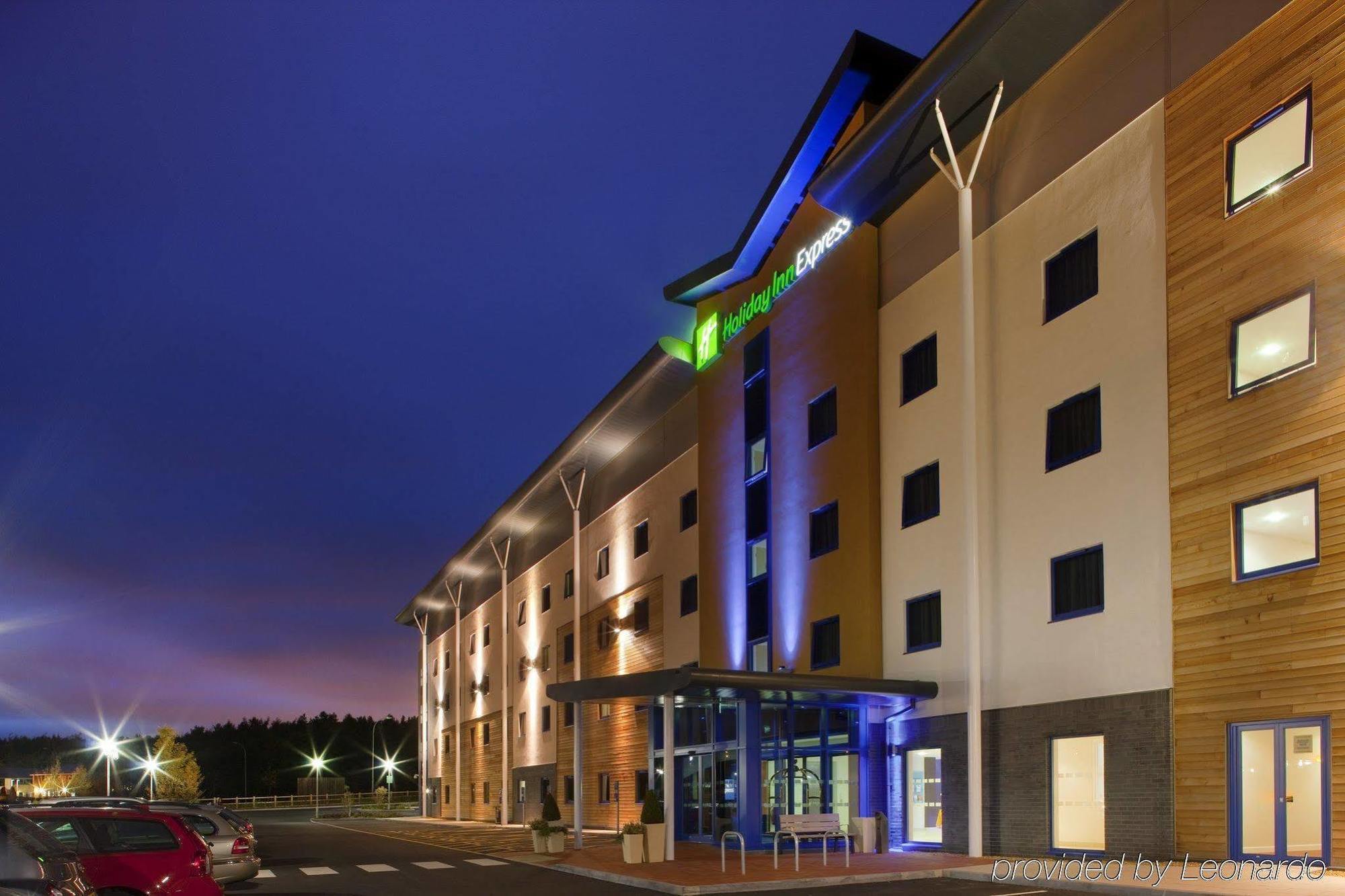 Holiday Inn Express Kettering By Ihg Exterior foto