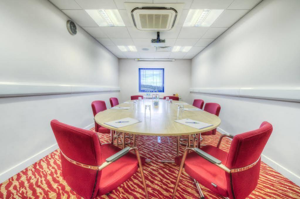 Holiday Inn Express Kettering By Ihg Exterior foto